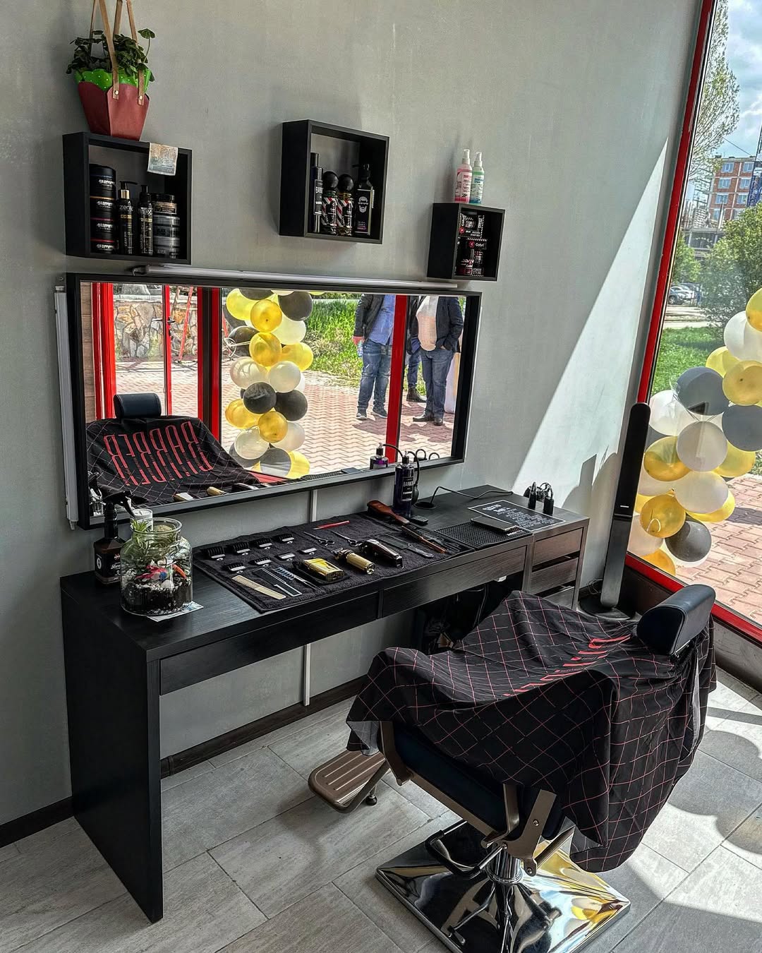 Работното място в GhettoBoyz Barbershop